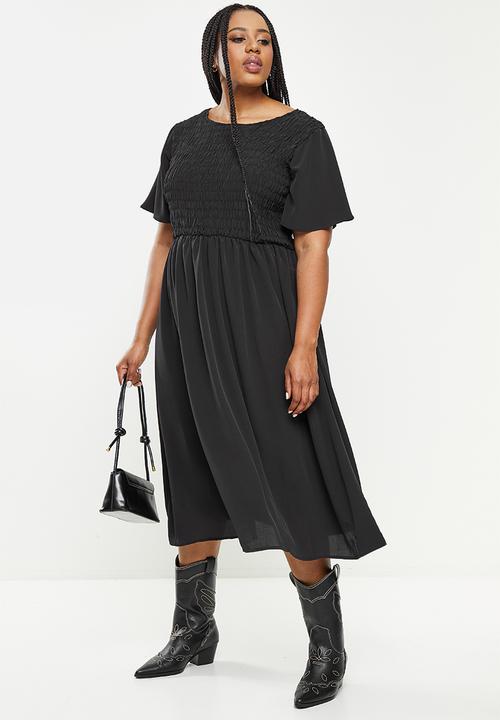 Glamorous - Plus short sleeve smocked midi dress - black