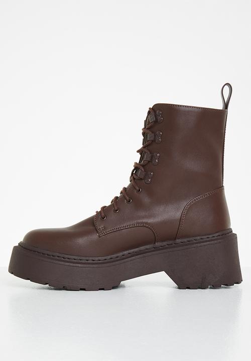 Missguided - Lace up chunky sole boot - chocolate