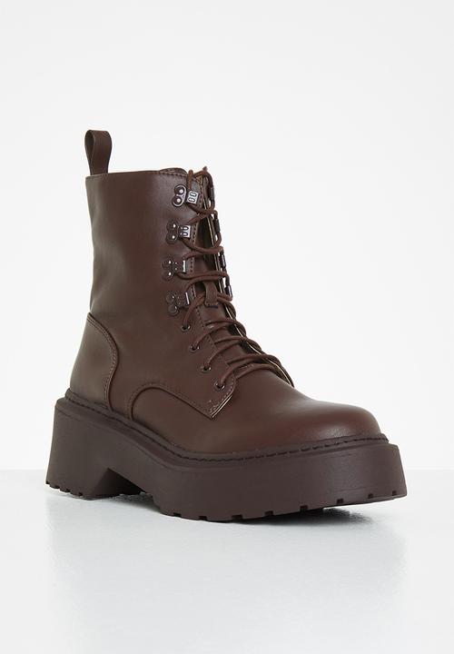 Missguided - Lace up chunky sole boot - chocolate