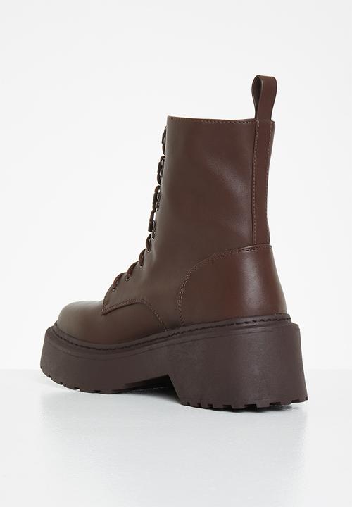 Missguided - Lace up chunky sole boot - chocolate