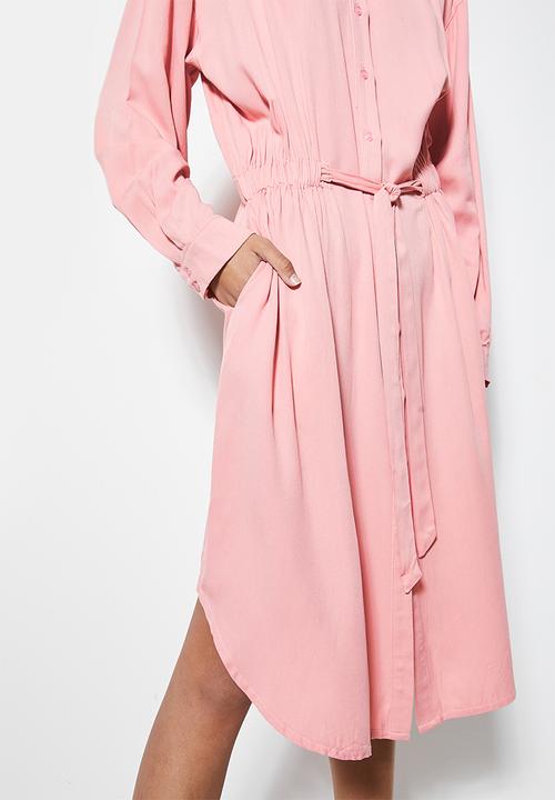 Superbalist - Utility style shirt dress - pink