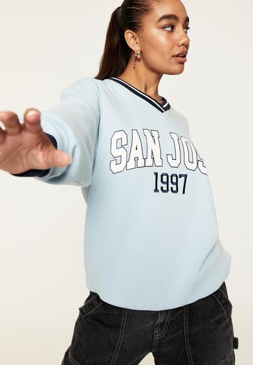 Supré  - Stevie v neck oversized jumper - cloud blue & san jose