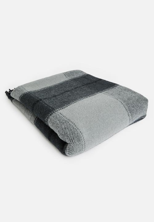 Linen House - Wool check throw - black & grey