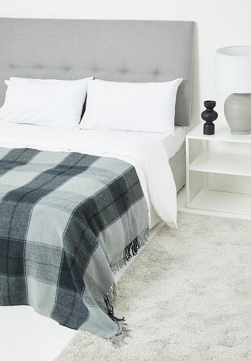 Linen House - Wool check throw - black & grey