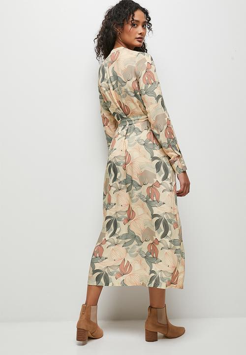 edit - Notch neck collared midi shirt dress - soft linear leaves