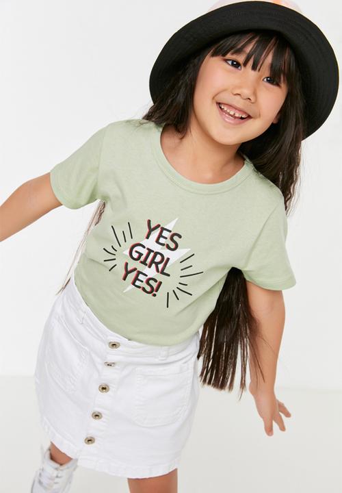 Trendyol - Yes girl yes! tee - green