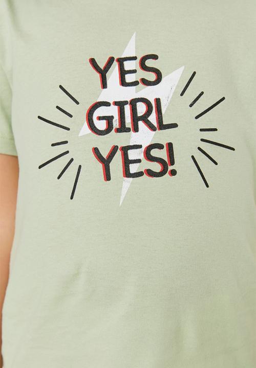 Trendyol - Yes girl yes! tee - green