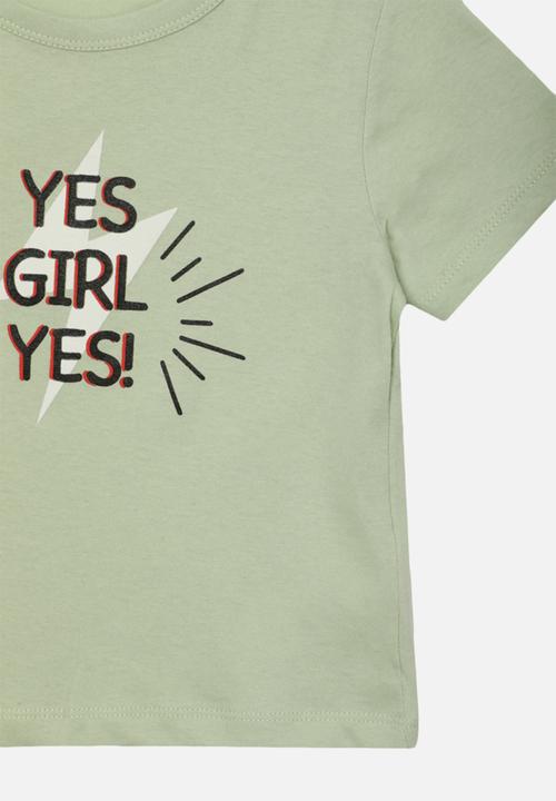 Trendyol - Yes girl yes! tee - green