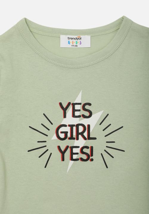 Trendyol - Yes girl yes! tee - green