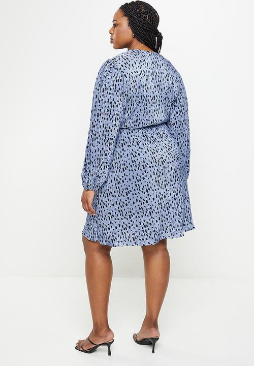 Glamorous - Plus ladies dress - blue black plisse spot