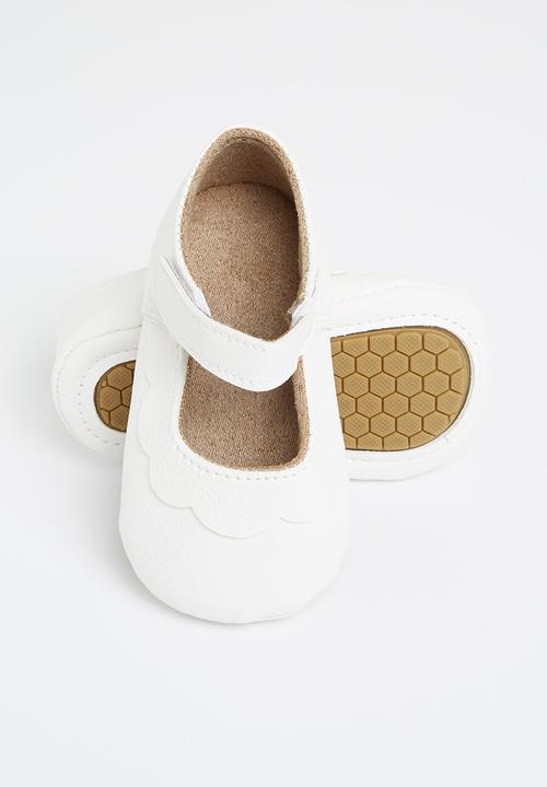 Pop Candy - Baby girls pump with strap - white