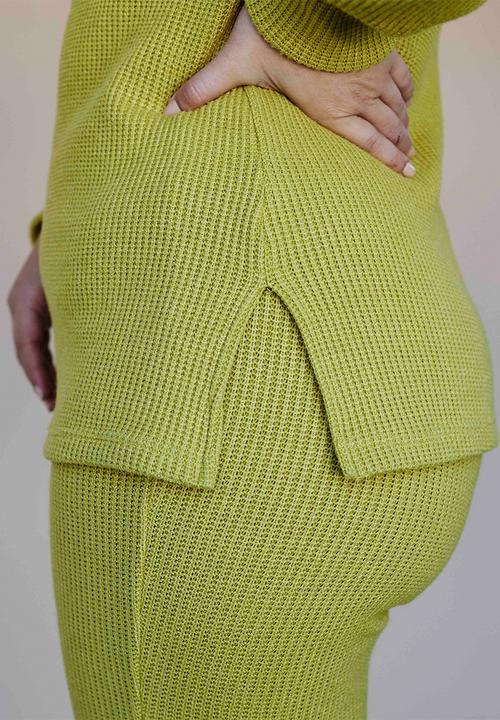Me&B - Plus cuff bellow sleeve top - green