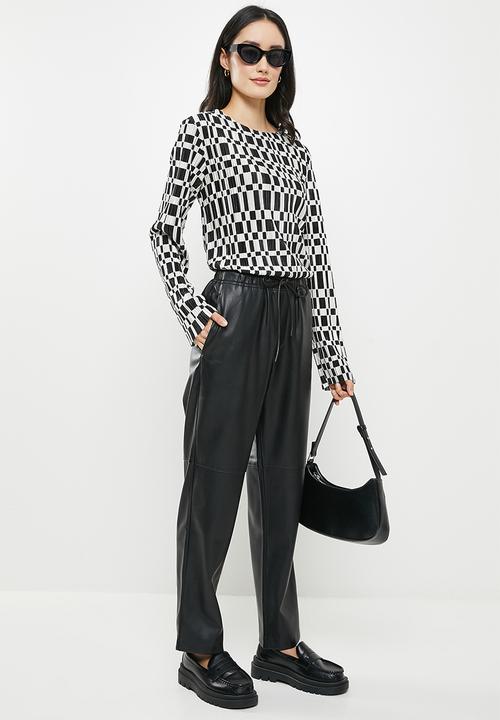 Me&B - Plisse with digital print top - black & white