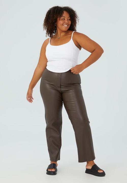 Cotton On - Curve arlow straight vegan leather pant - dark rich brown