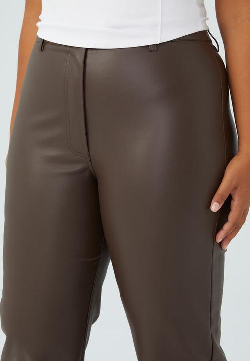 Cotton On - Curve arlow straight vegan leather pant - dark rich brown