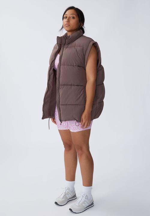 Cotton On - Curve active recycled mother puffer vest - brown