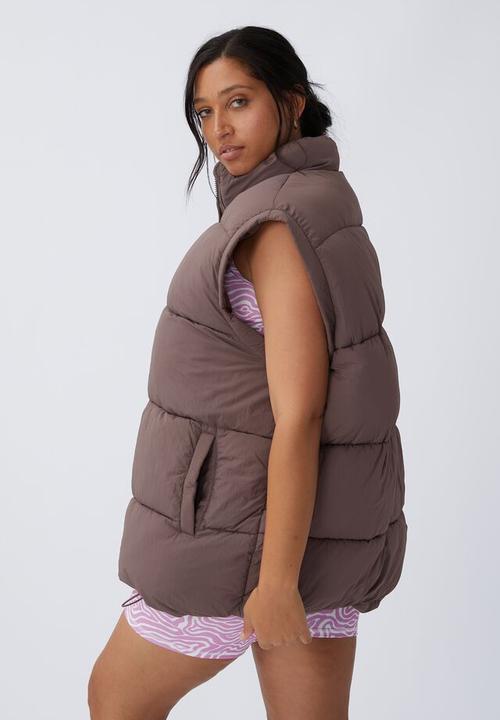 Cotton On - Curve active recycled mother puffer vest - brown