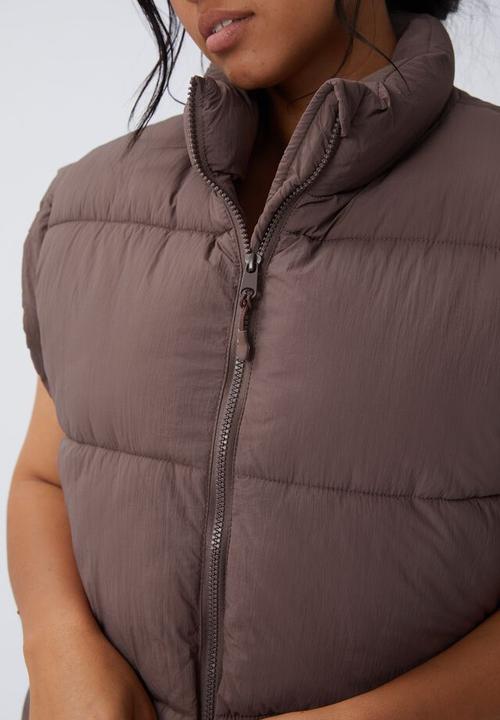 Cotton On - Curve active recycled mother puffer vest - brown