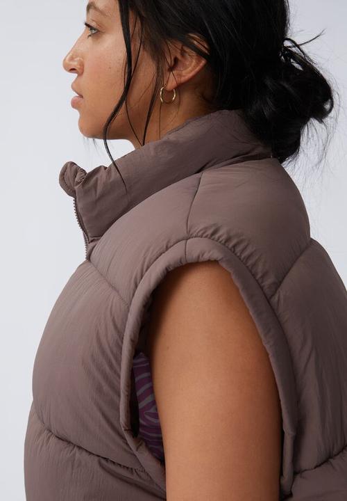 Cotton On - Curve active recycled mother puffer vest - brown