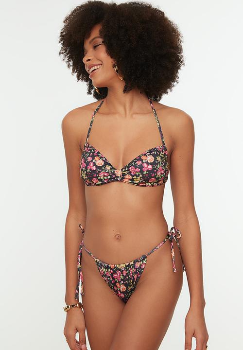 Trendyol - Floral patterned bikini set - multi