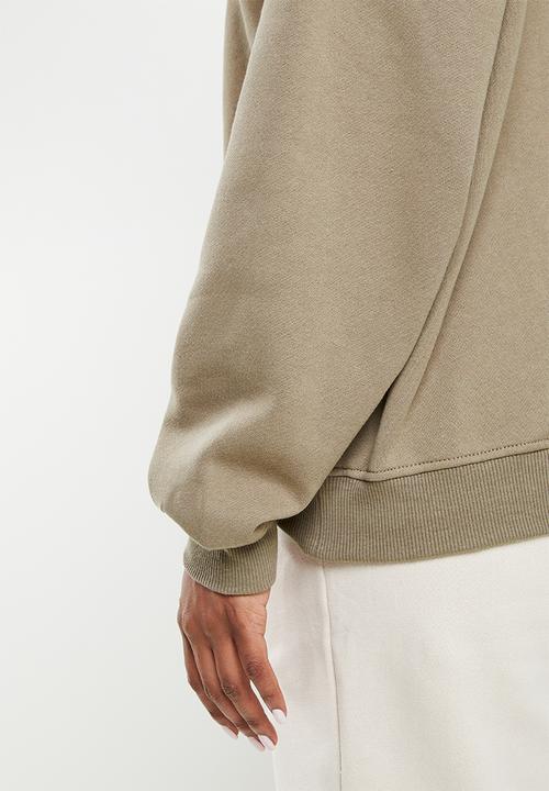 Cotton On - Curve classic crew sweatshirt- rich taupe