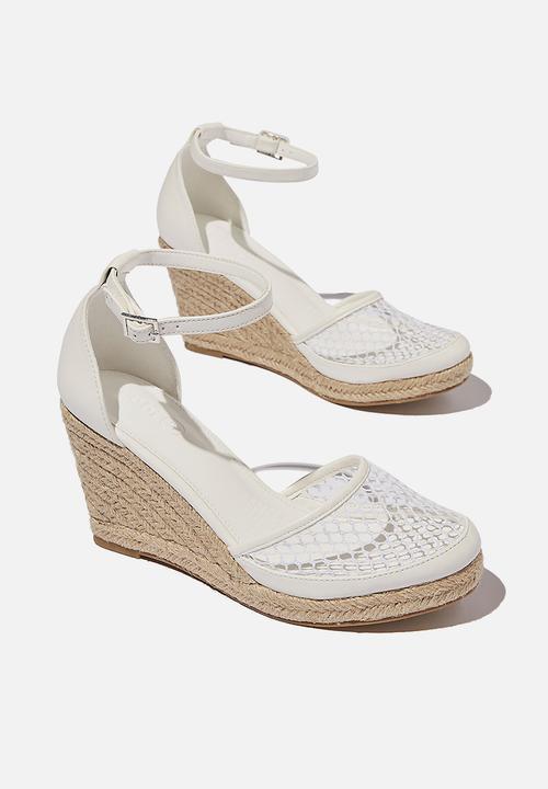 Cotton On - Florence closed toe wedge - white 