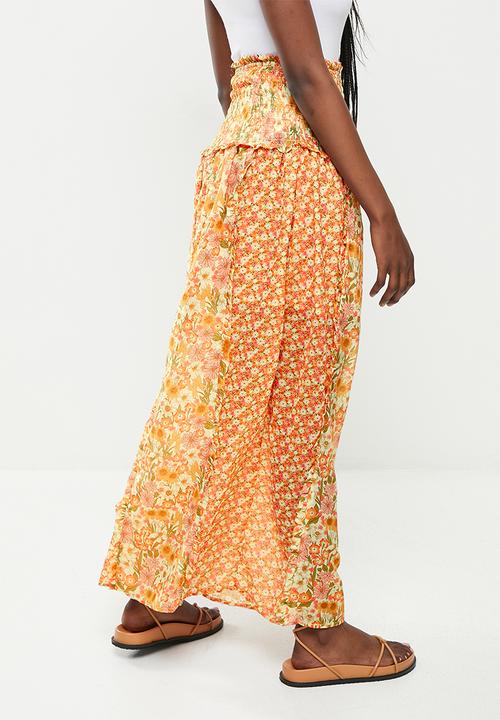 Glamorous - Vintage floral print shirred waist maxi skirt coord - orange