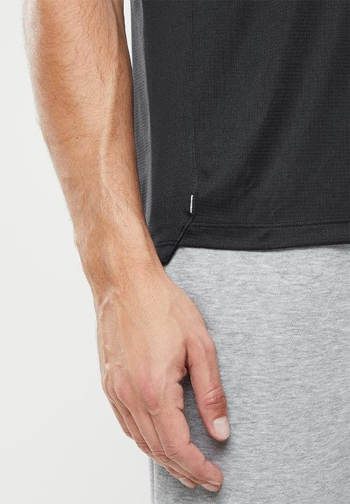 Under Armour - UA Speed Stride 2.0 tee- Black/black/reflective