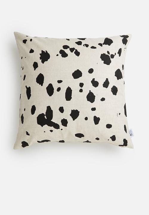 Sixth Floor - Laux linen cushion cover - white & black