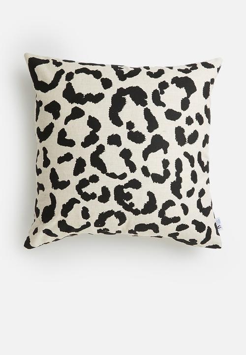 Sixth Floor - Huntress linen cushion cover - white & black