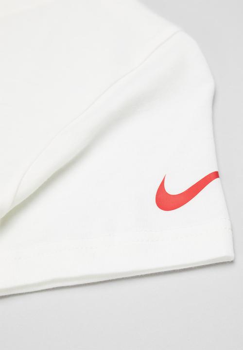 Nike - Nkb short sleeve graphic t-shi - white