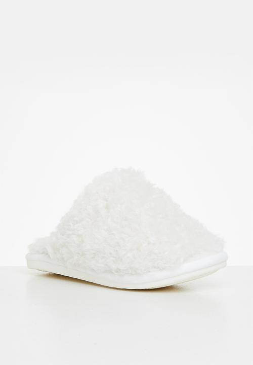 dailyfriday - Close toe fluffy slipper - light beige