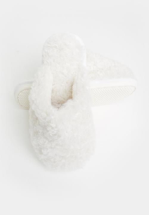 dailyfriday - Close toe fluffy slipper - light beige