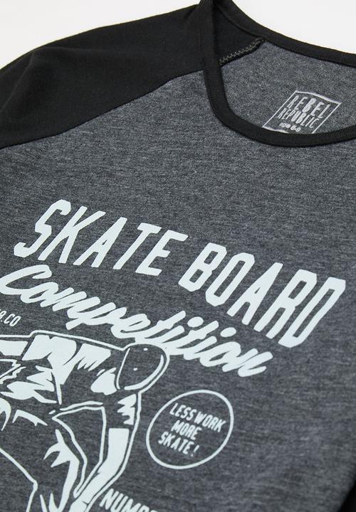 Rebel Republic - Raglan graphic tee - charcoal & black