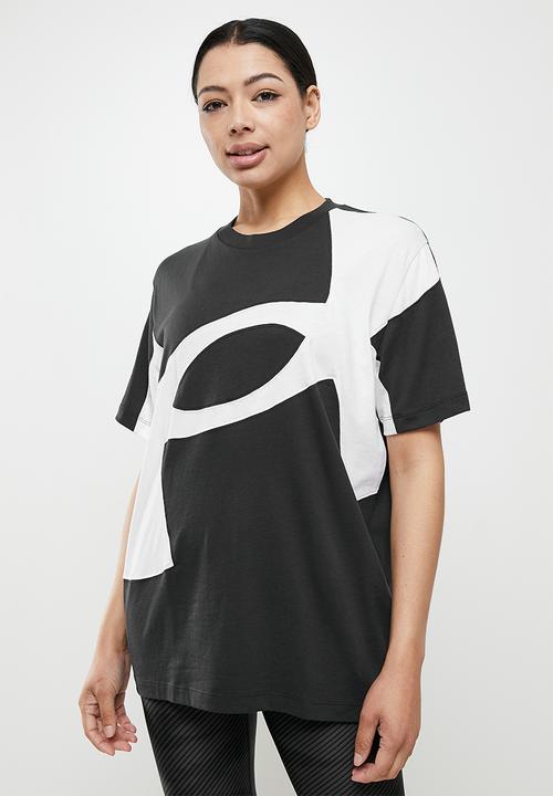 Under Armour - Live graphic pre fall sort - black & white