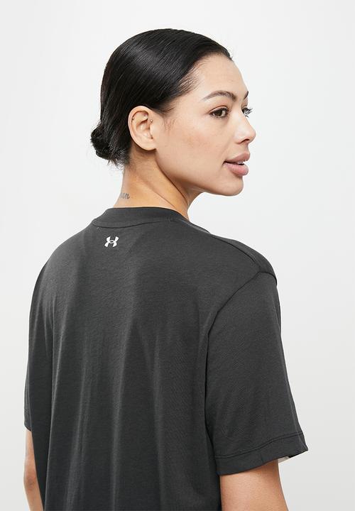Under Armour - Live graphic pre fall sort - black & white