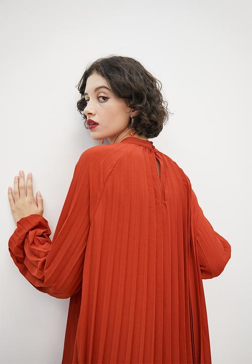 VELVET - Pleated trapeze mock neck maxi - rust