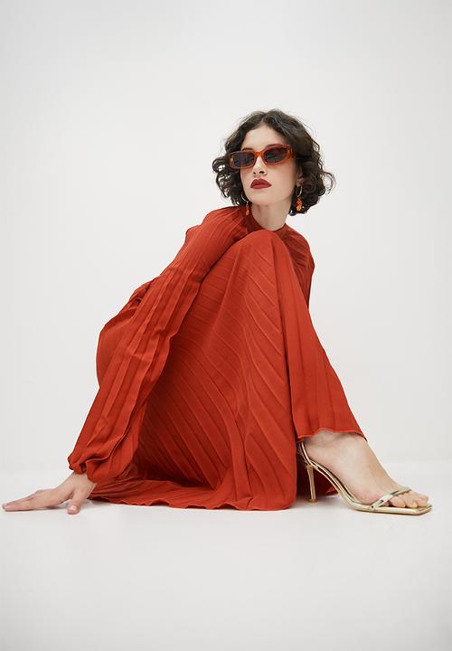 VELVET - Pleated trapeze mock neck maxi - rust