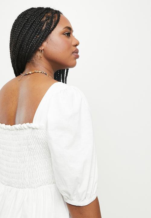 Glamorous - Plus smockd tiered hem dress - white