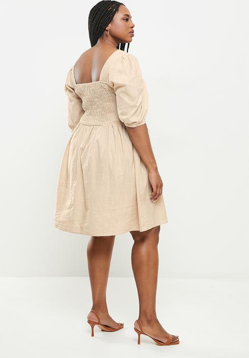 Glamorous - Plus shirred bust puff sleeve dress - stone