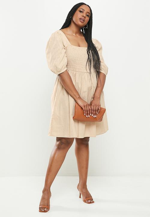 Glamorous - Plus shirred bust puff sleeve dress - stone