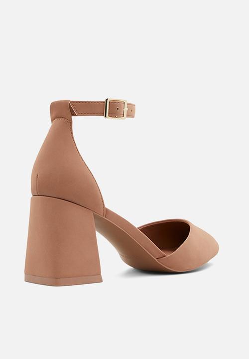 Call It Spring - Daliaa court heel - beige