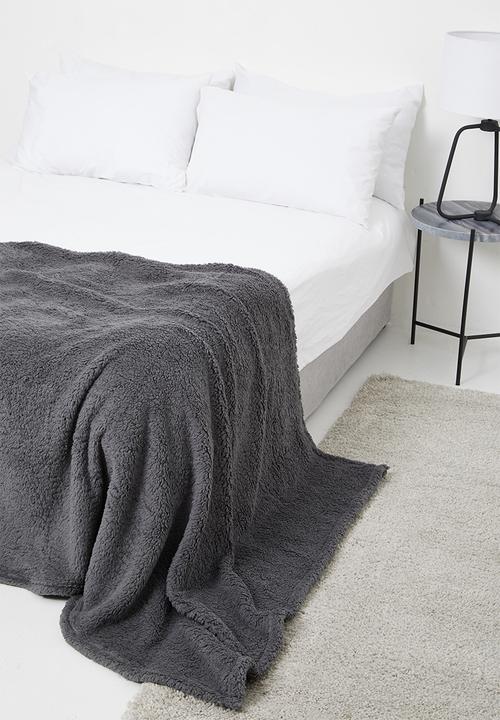 Linen House - Teddy throw - charcoal