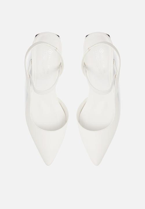 Call It Spring - Yris court heel - white