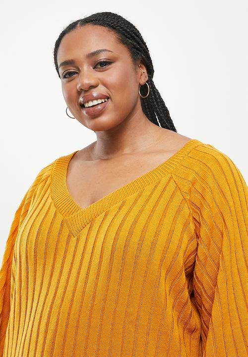 Me&B - Plus flared sleeve v-neck jumper - mustard