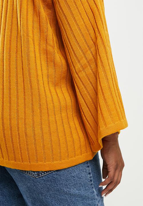 Me&B - Plus flared sleeve v-neck jumper - mustard