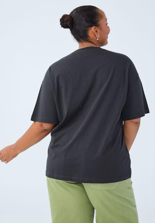 Cotton On - Curve dad graphic tee - desert daze/washed black