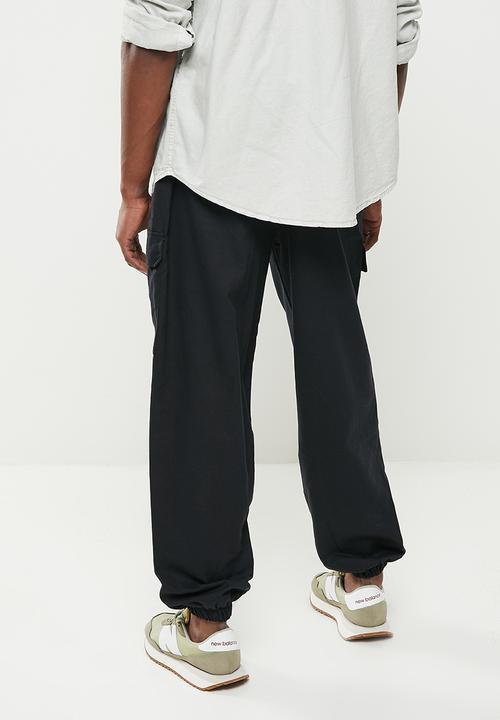 basicthread - Slim fit cuffed chino - black