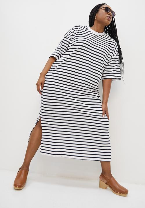Superbalist - Dropped shoulder T-shirt dress - white & black