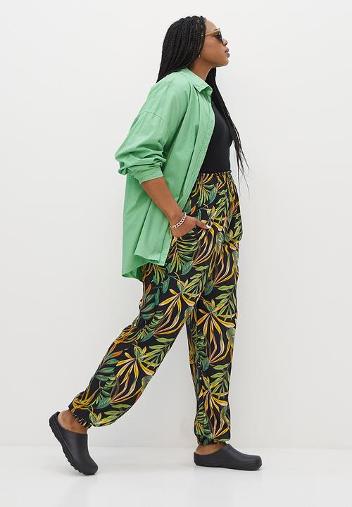 Superbalist - Printed pull on jogger - black & green